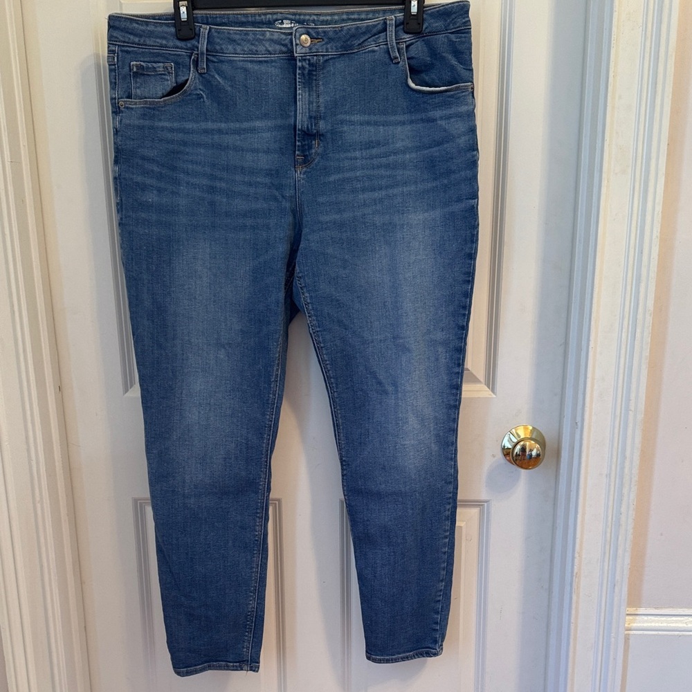 Old Navy Women's Skinny Jeans in Blue. A-12